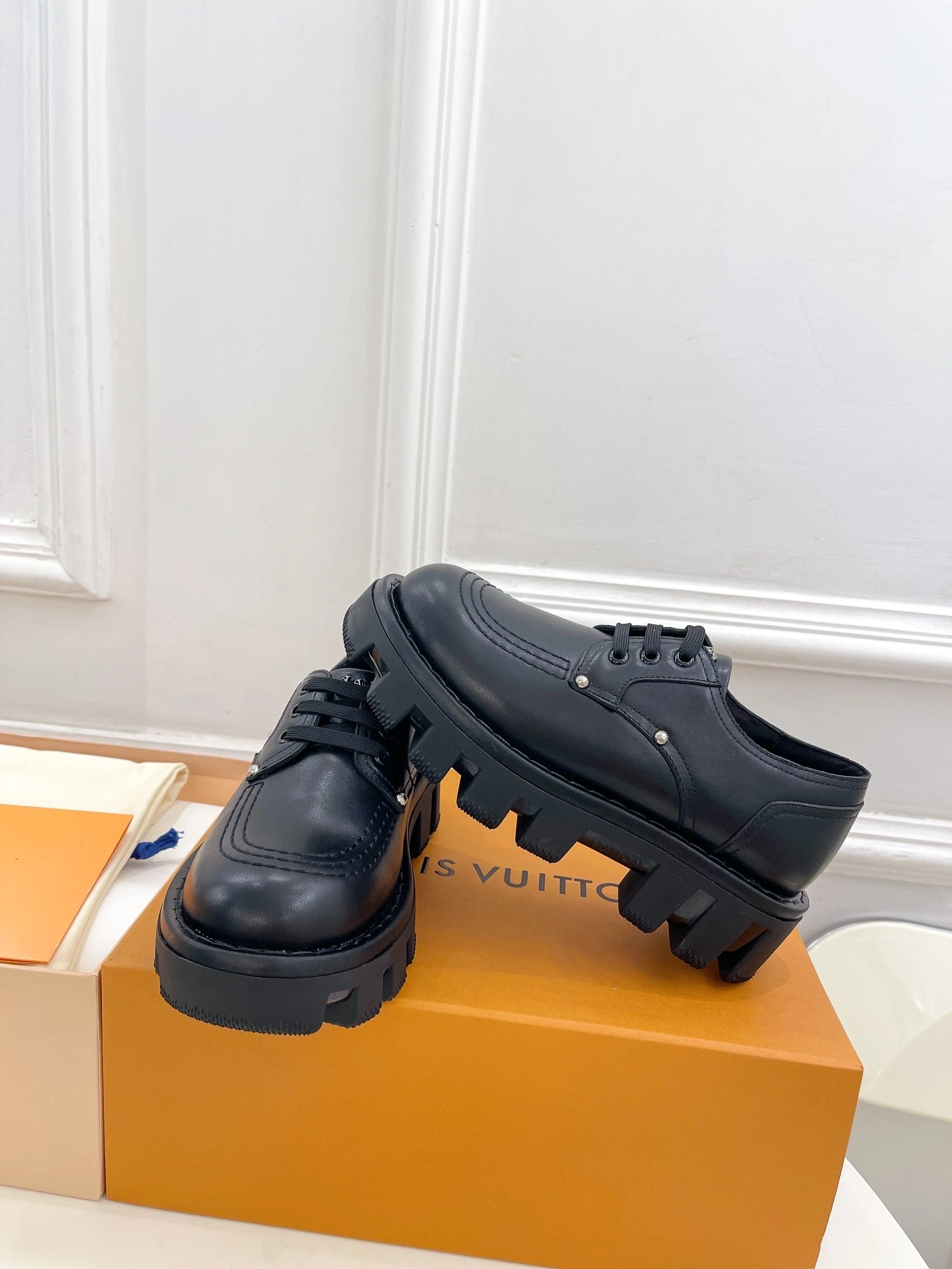 OOBB-- 1ACN3P Heel height：5.5CM cowhide item:D-X158D1031